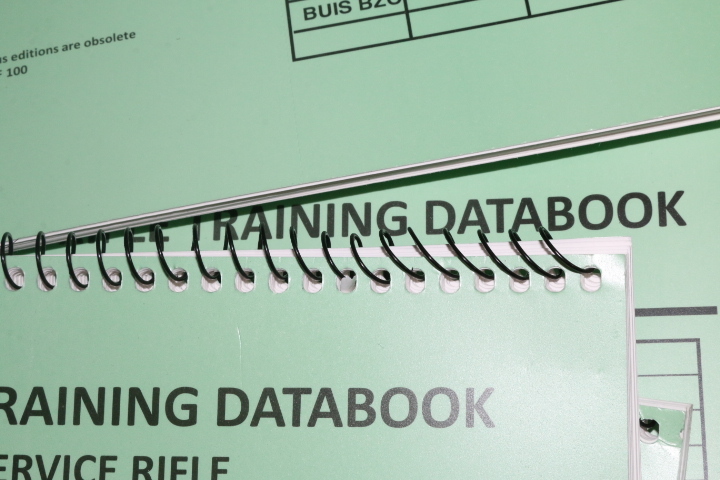 沖縄米軍使用 ANNUAL RIFLE TRAINING DATA BOOK ライフルトレーニング データブック ５冊セット 良品 装備用 資料用 コレクションなどの画像4