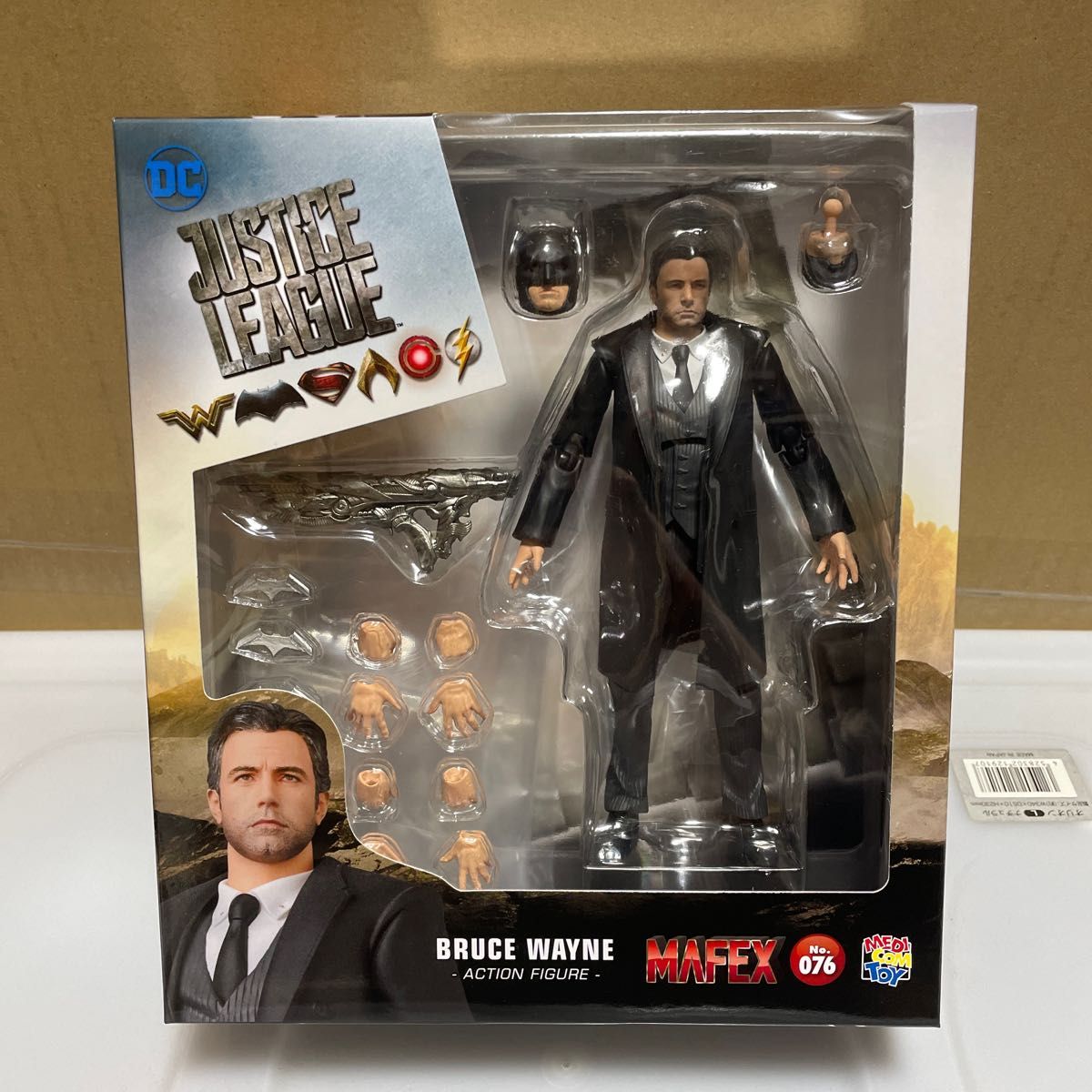 MAFEX No.76 ジャスティス・リーグ BRUCE WAYNE マフェックス　ブルース　ウェイン　ジャスティスリーグ