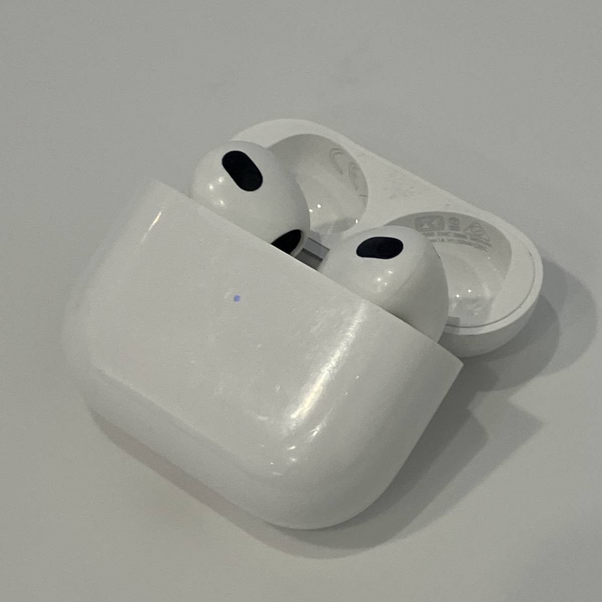 【中古】Apple AirPods 第3世代 MagSafe充電ケース MME73J/A Bluetooth ワイヤレス イヤホン お買い得♪