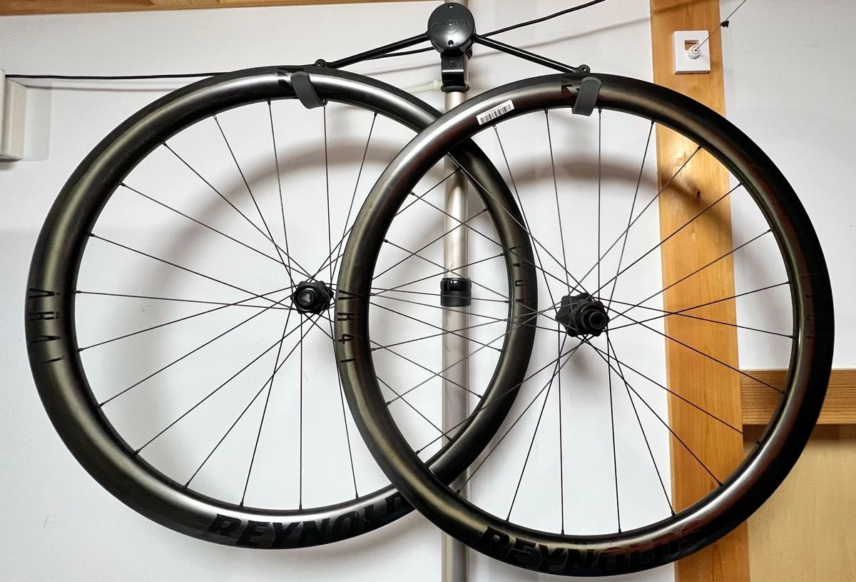 REYNOLDS レイノルズ カーボンホイール リア 46