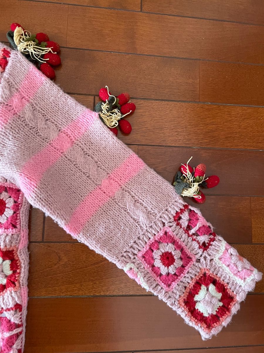 ピンクハウス 立体いちごモチーフやお花のモチーフが可愛いかぎ針編みカーディガン