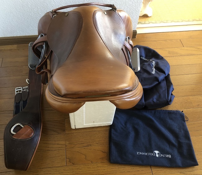 乗馬用品)障害鞍(BRUNO DELGRANGE)、腹帯、鐙、鞍カバーセット 障害鞍 BD 16.5 M ブラウン