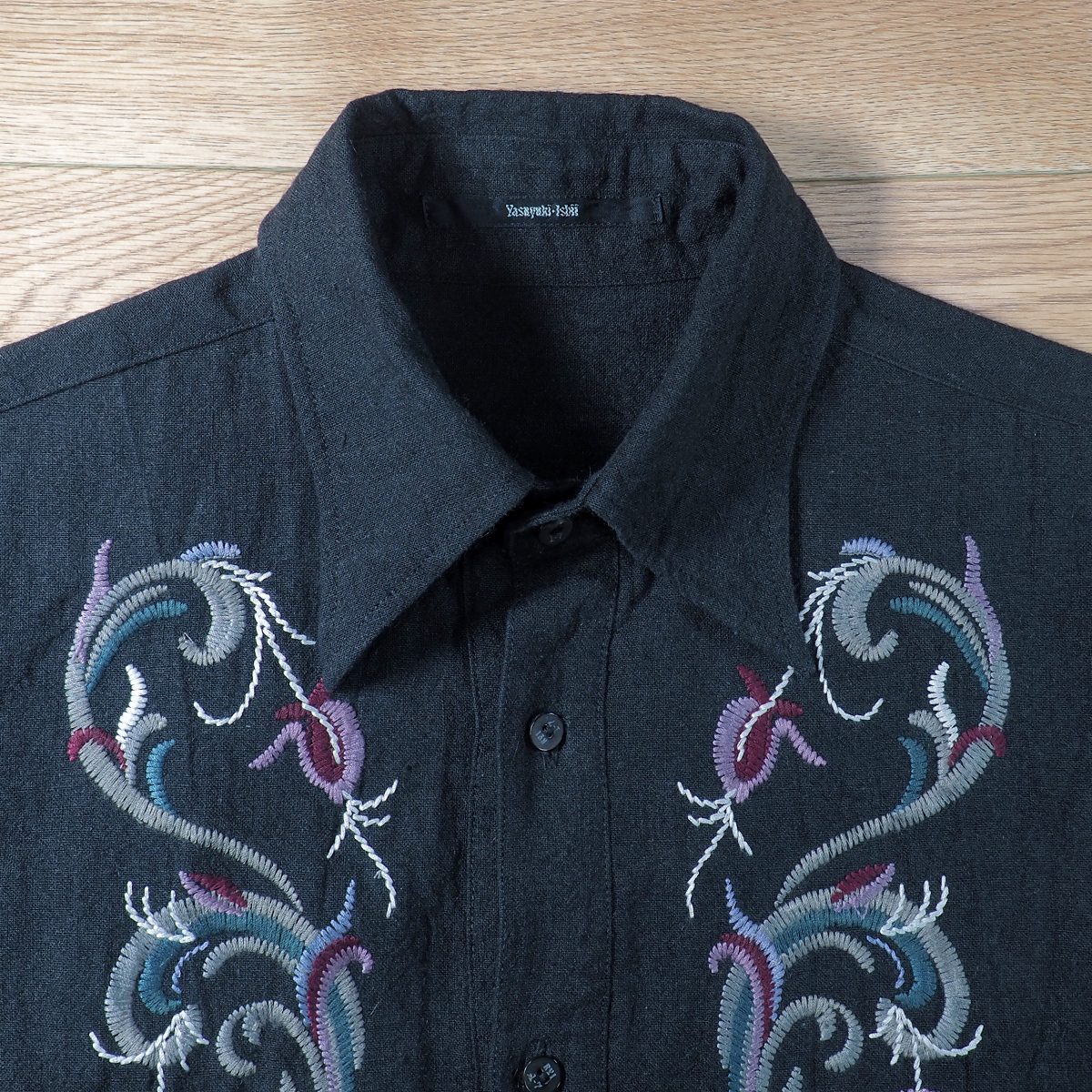 【送料無料】Yasuyuki Ishii(ヤスユキイシイ) フラワーリーフ刺繍 天然素材 ボタンダウンシャツ 黒 中古品 古着