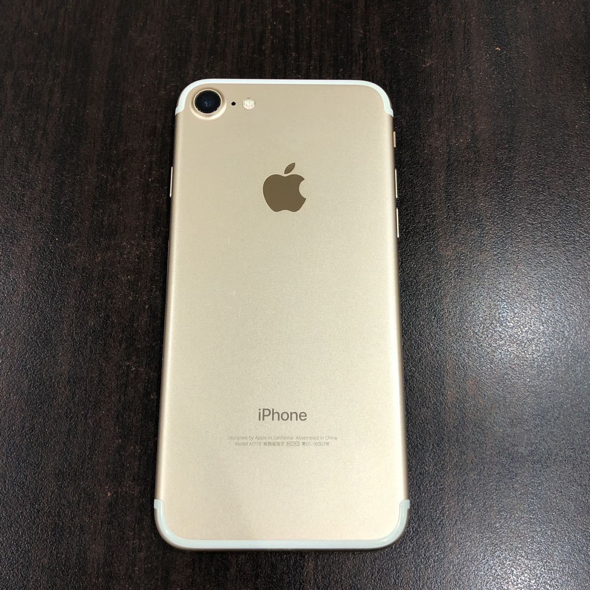 ヤフオク! - Apple SIMフリー iPhone7 32GB ゴールド MNCG2J/A