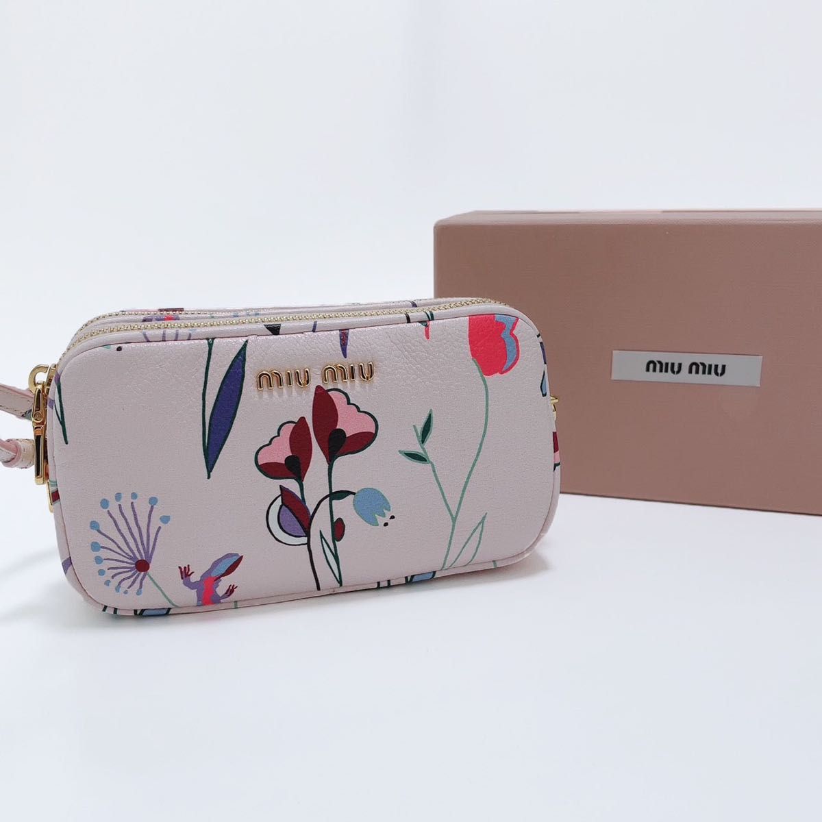 つやあり 【人気ブランド】MIU MIU ミュウミュウ 高級レザー