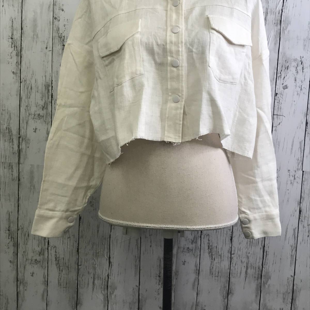 EMODA　エモダ　オーバークロップシャツジャケット　Fサイズ　ホワイト　裾ダメージ加工　S10-244　USED_画像3