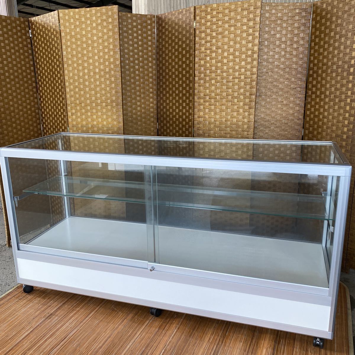 ヤフオク! - 大型 ガラスショーケース コロ付 約W180×H92×D6...