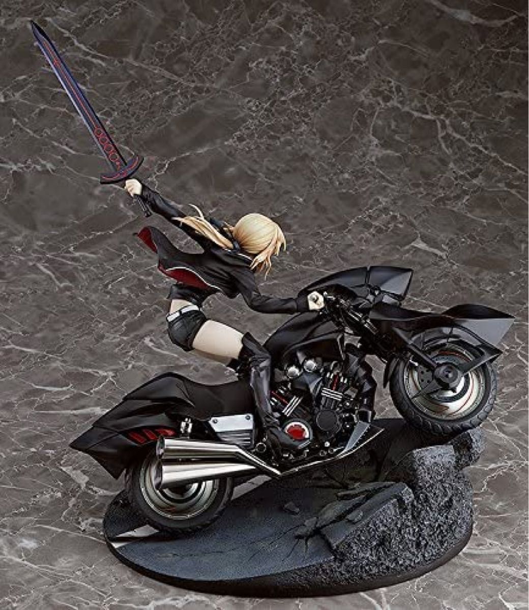 Fate/Grand Order セイバー/アルトリア[オルタ]&キュイラッシェ・ノワール 1/8スケール塗装済み完成品フィギュア