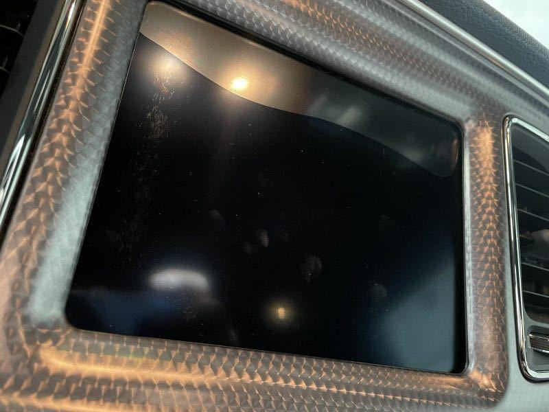 Dodge ダッジ チャレンジャー Chrysler クライスラー、Jeep ジープ 等のUconnect8.4 ユーコネクト モニター 液晶垂れ修理 30日間保証