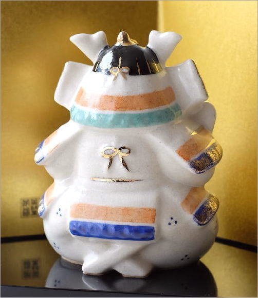 五月人形 コンパクト 磁器 陶器 おしゃれ 置物 オブジェ 兜 兜飾り かわいい こどもの日 陶彩 初陣大将 送料無料(一部地域除く) ksn3958_後ろ姿も丁寧な絵付けがされています