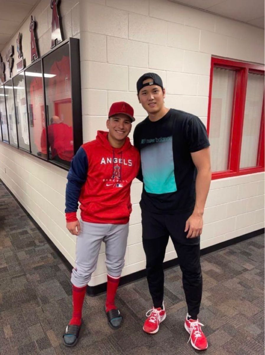 大谷翔平着用モデル ニューバランスTシャツ 未使用 USサイズ 大谷翔平着用モデル ニューバランスTシャツ 未使用 USサイズ