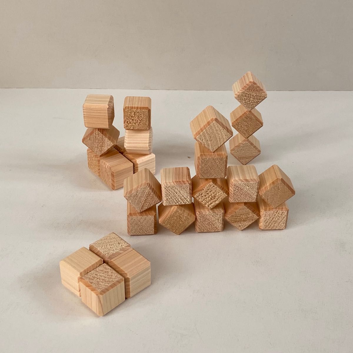 ③  3cm角　ヒノキ　キューブ　ブロック27個　積み木　図形　パズル　立方体　立体