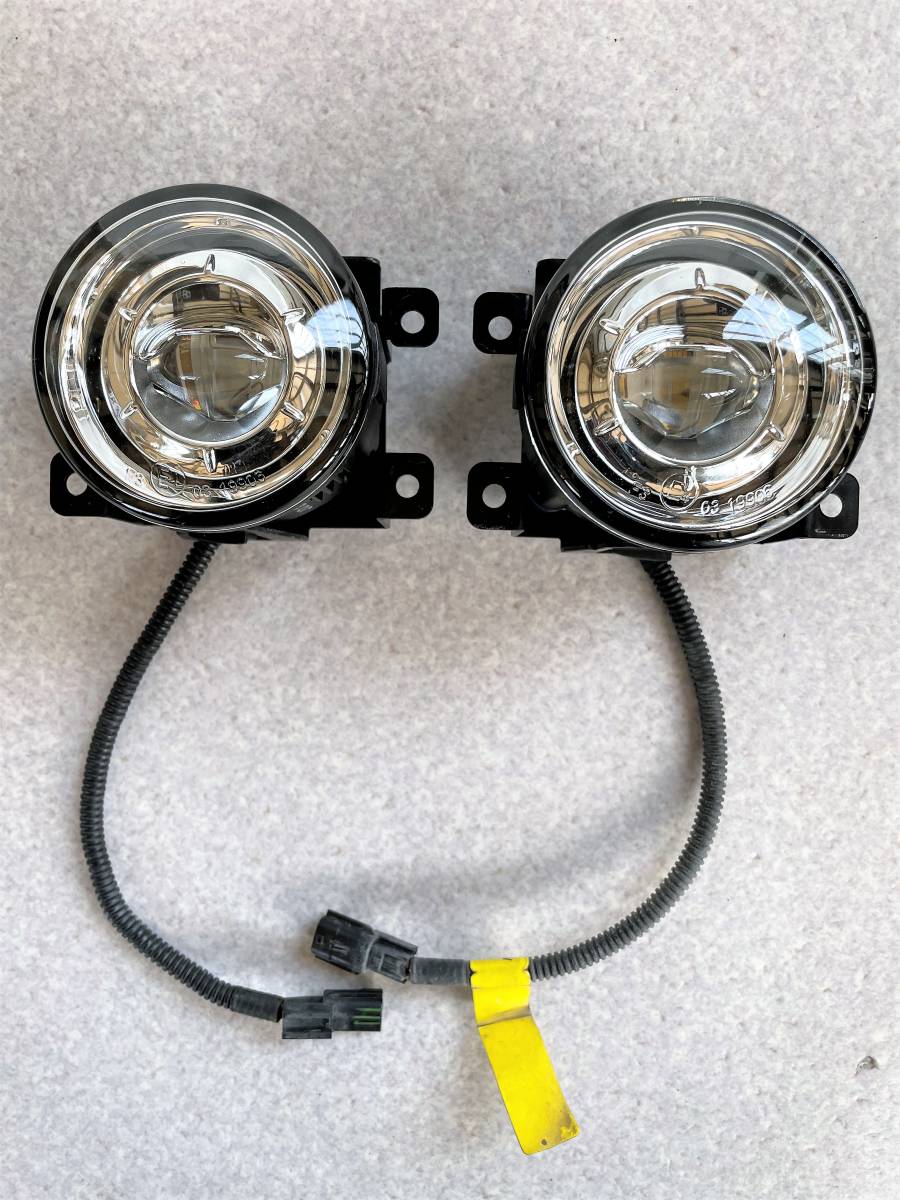 史上最も激安】 美品☆C26 セレナ後期型 LEDフォグランプ左右SET 純正