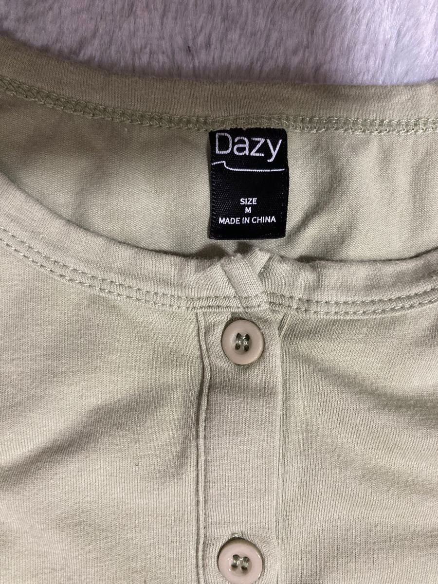 Dazy デイジー Tシャツ 半袖 カットソー トップス(used・普通使用感)Mサイズ、オリーブ グリーン