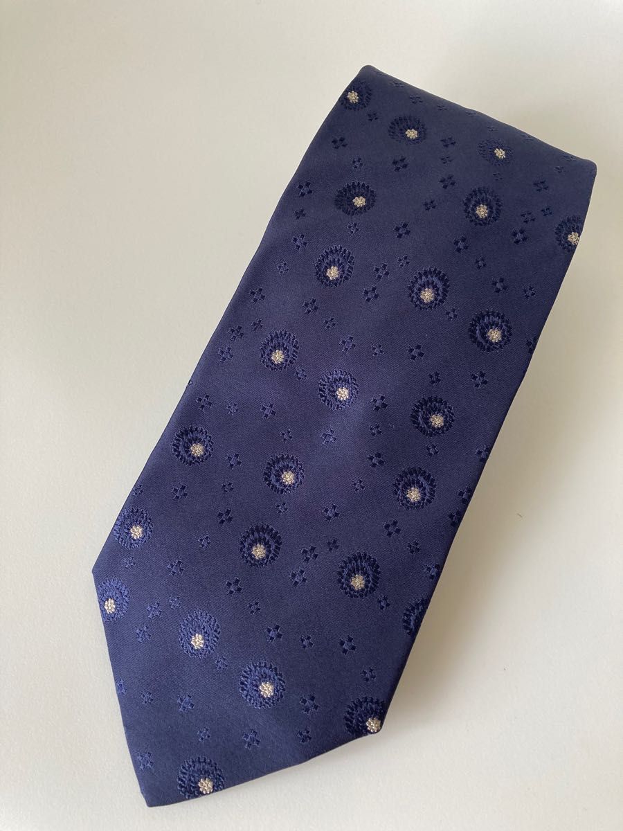 美品】ドルチェ&ガッバーナ D&G 高級ネクタイ イタリア製 小紋 美品】ドルチェ&ガッバーナ D&G 高級ネクタイ イタリア製 小紋