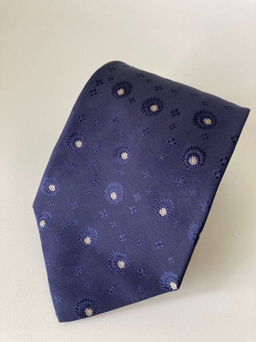 美品】ドルチェ&ガッバーナ D&G 高級ネクタイ イタリア製 小紋 美品】ドルチェ&ガッバーナ D&G 高級ネクタイ イタリア製 小紋