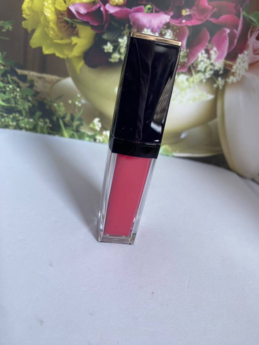  Estee Lauder pure color Envy paint on liki drip color mat 202