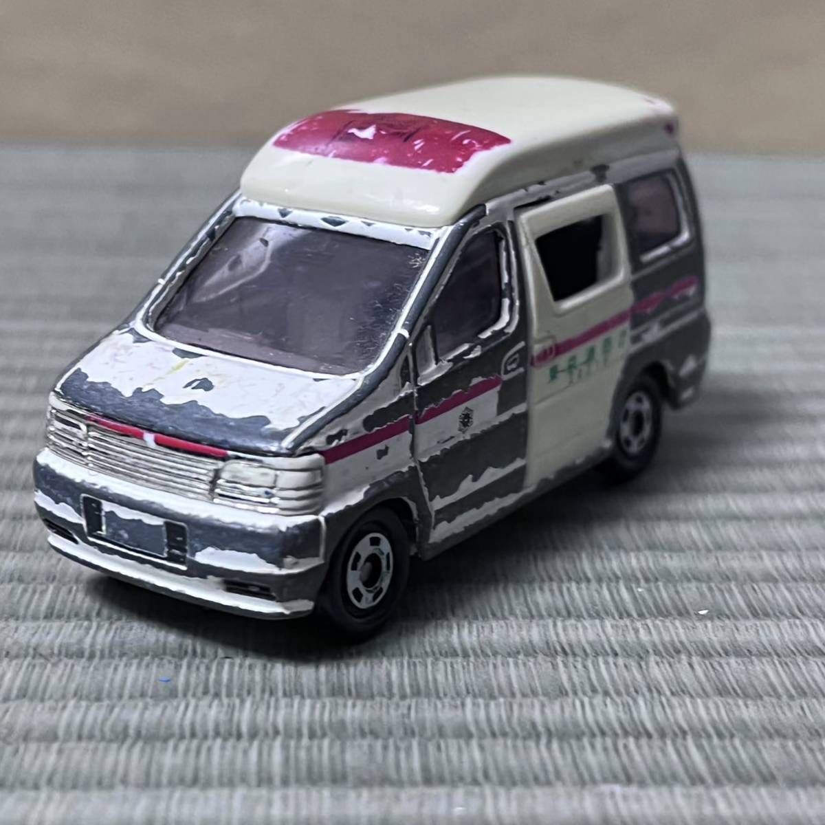 トミカ 日産エルグランド救急車 絶版 ルース ジャンク 改造ベース(商用