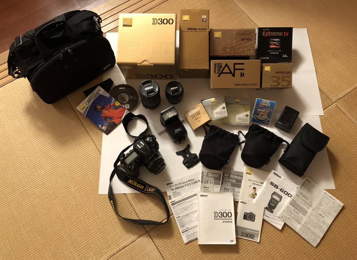 特価ブランド 【USED/美品】Nikon D300 AF-S DX VR Zoom-Nikkor 18-200mm f/3.5-5.6G IF-ED 他、レンズ(35mm/F2D・85mm/F1.8D) 、ストロボ、バッグなど ニコン