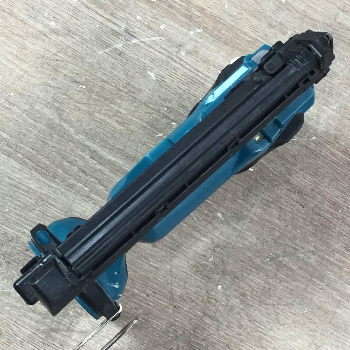 本体のみ makita マキタ FN350DZK 充電式面木釘打 35mm フィニッシュ