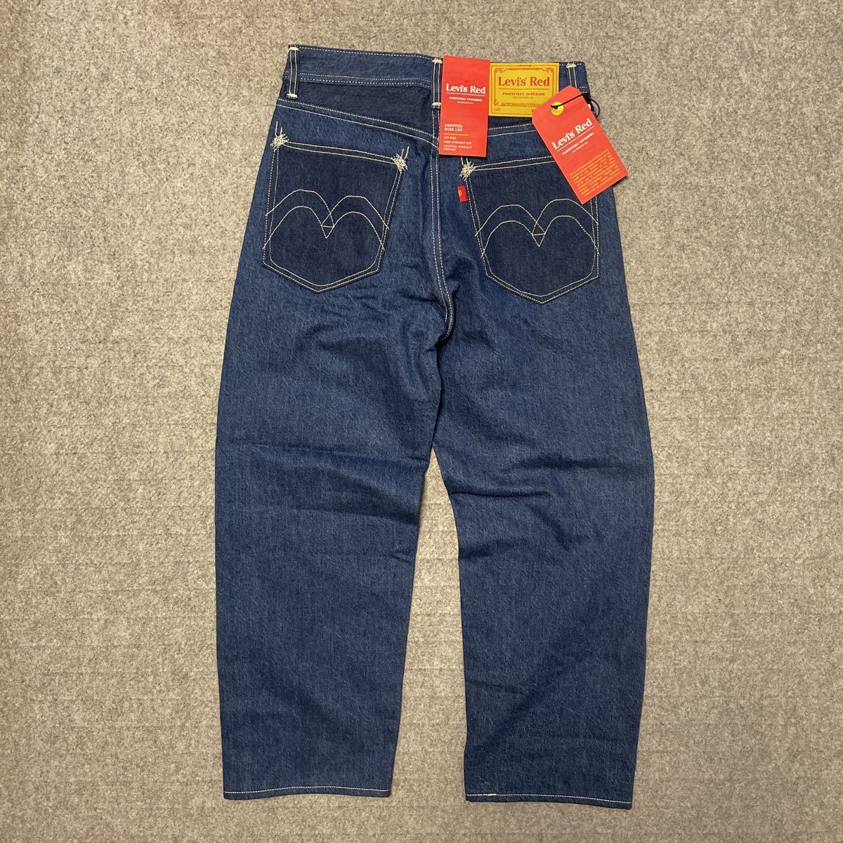 W30 定価24200円 新品 リーバイス レッド CROPPED ワイドレッグ W30 定価24200円 新品 リーバイス レッド CROPPED ワイドレッグ