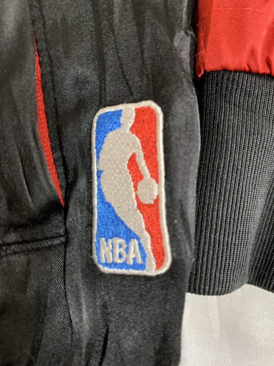 【送料無料 値下げ交渉歓迎】アディダス トレフォイル NBAシカゴブルズ 刺繍ビッグロゴ トラックジャケット 三つ葉 古着 ジョーダン バスケ