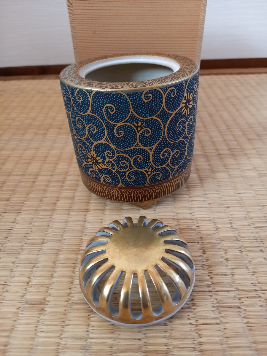  Kutani censer ( blue bead ). equipped. width 10.5. height 12.5... Ishikawa prefecture Komatsu city .. manufacture was done blue bead pattern. .. is .... as gorgeous . equipped.