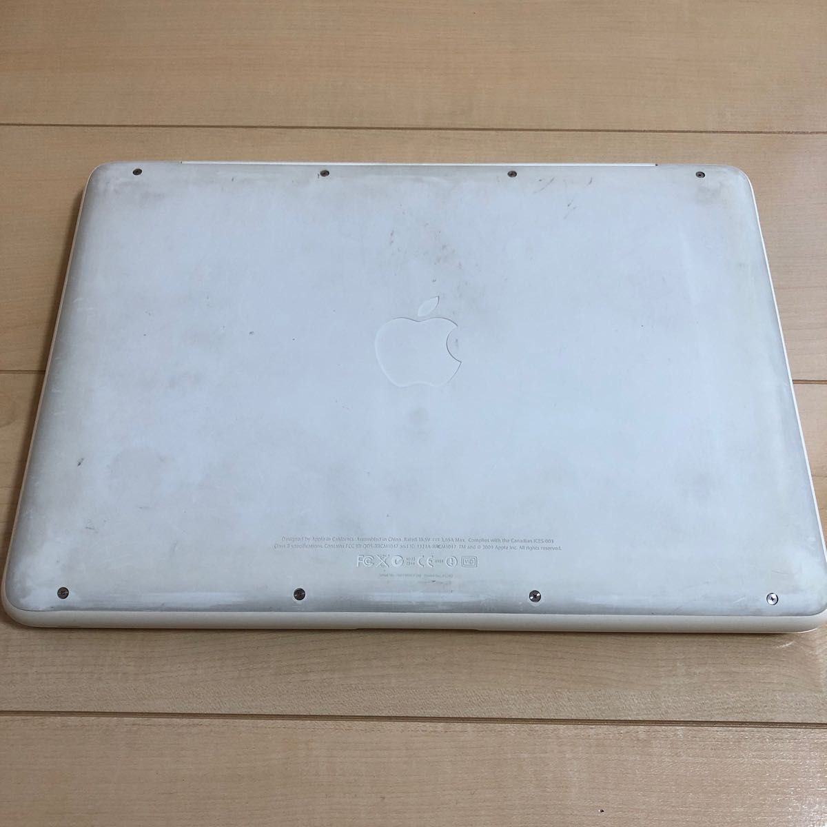 MacBook MC516J/A [275SSD換装 6GBメモリー] MOFT PCスタンド付き