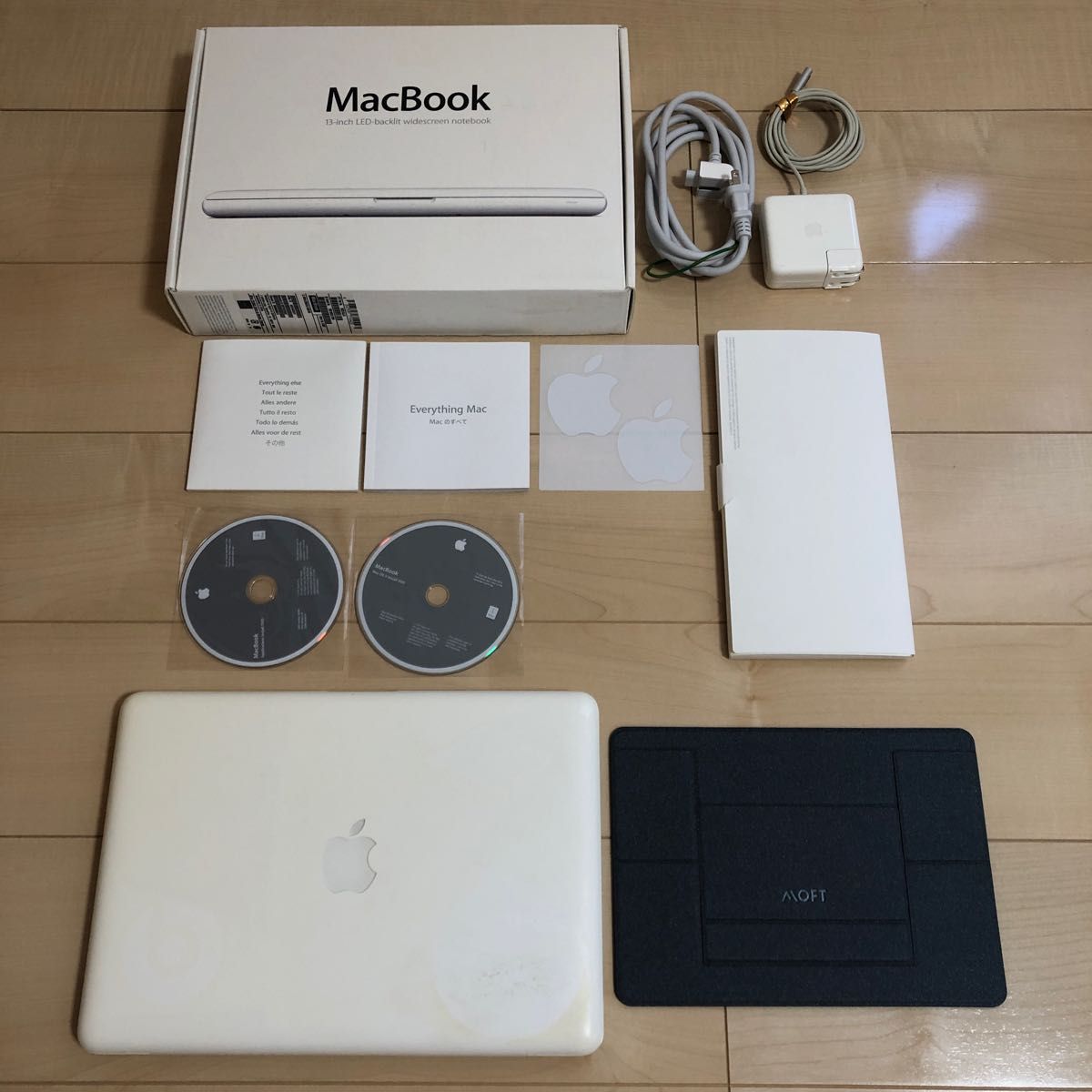 MacBook MC516J/A [275SSD換装 6GBメモリー] MOFT PCスタンド付き