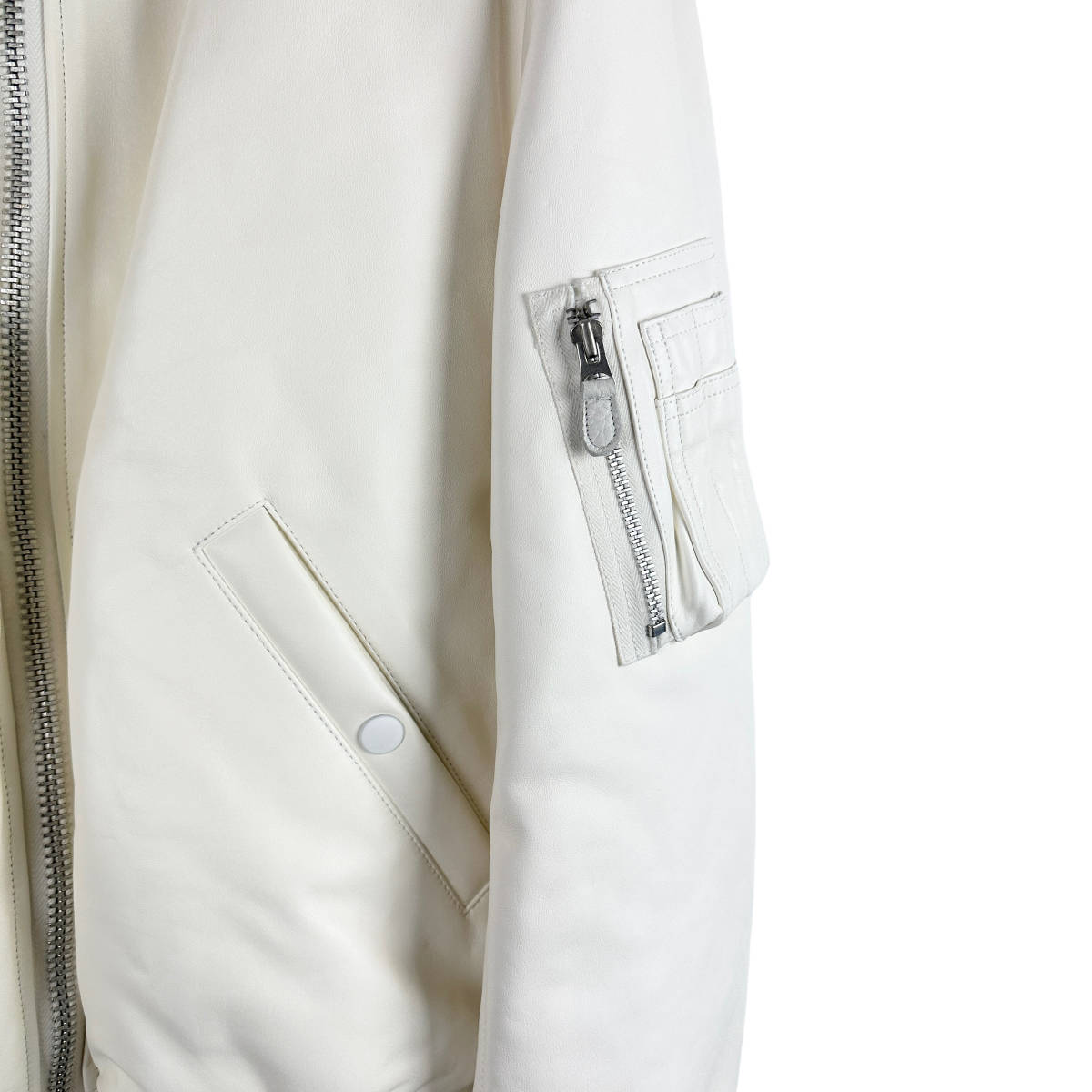 COMOLI (コモリ) leather bomber jacket (white)