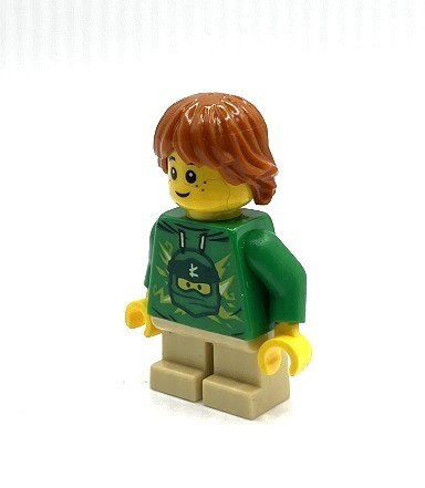即決 新品 未使用　レゴ LEGO ミニフィグ　ミニフィギュア　シティ　ニンジャゴーファンの男の子　子ども　ロイドのTシャツ_画像2