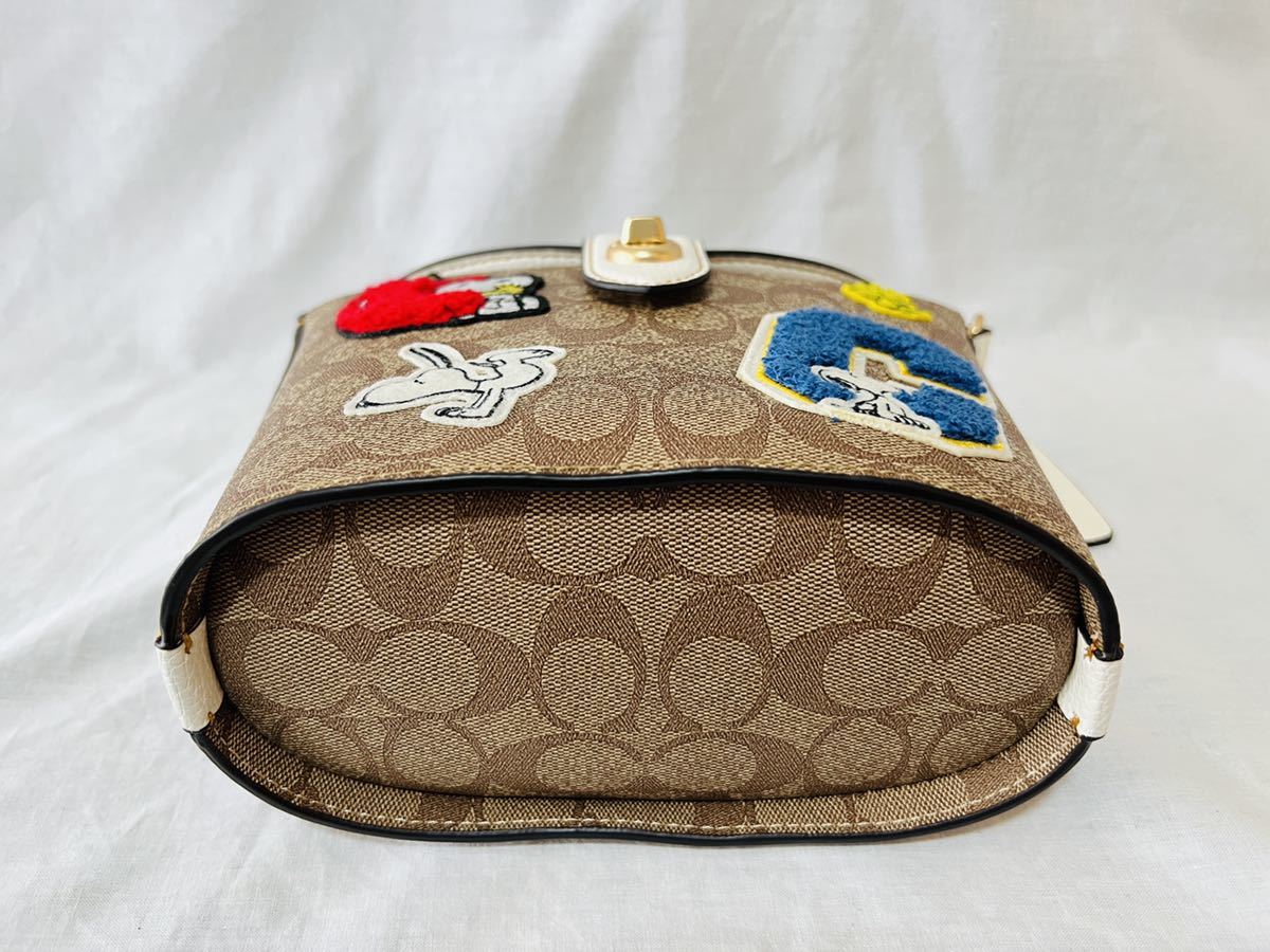 新品未使用 COACH コーチ×ピーナッツ コラボ スヌーピー ワッペン クロスボディ ショルダーバッグ シグネチャー カーキ×チャークマルチ 1