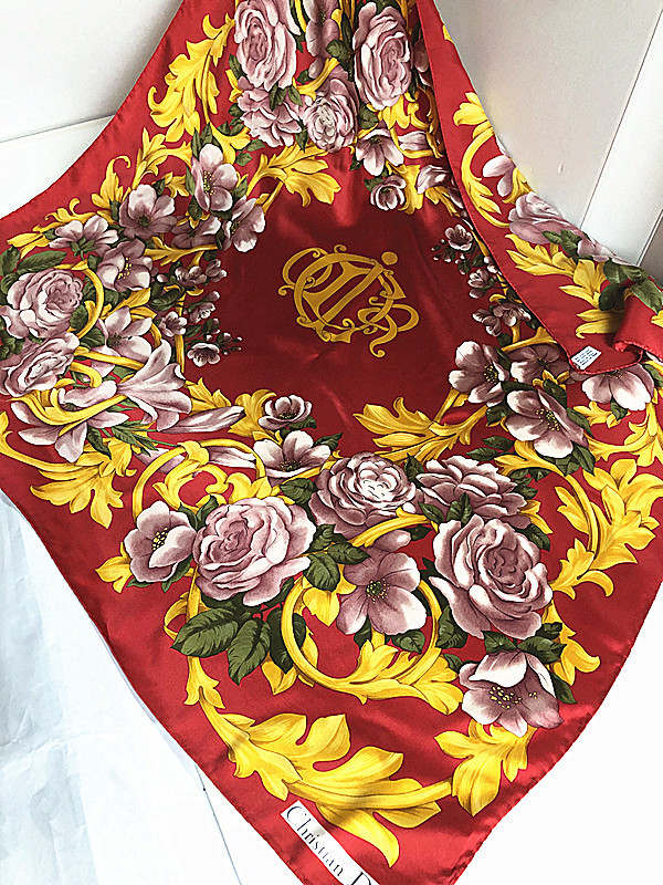 イタリア製　Christian Dior クリスチャンディオール　稀少柄おしゃれな牡丹花柄 大判シルクスカーフ（0115E12250）_画像8