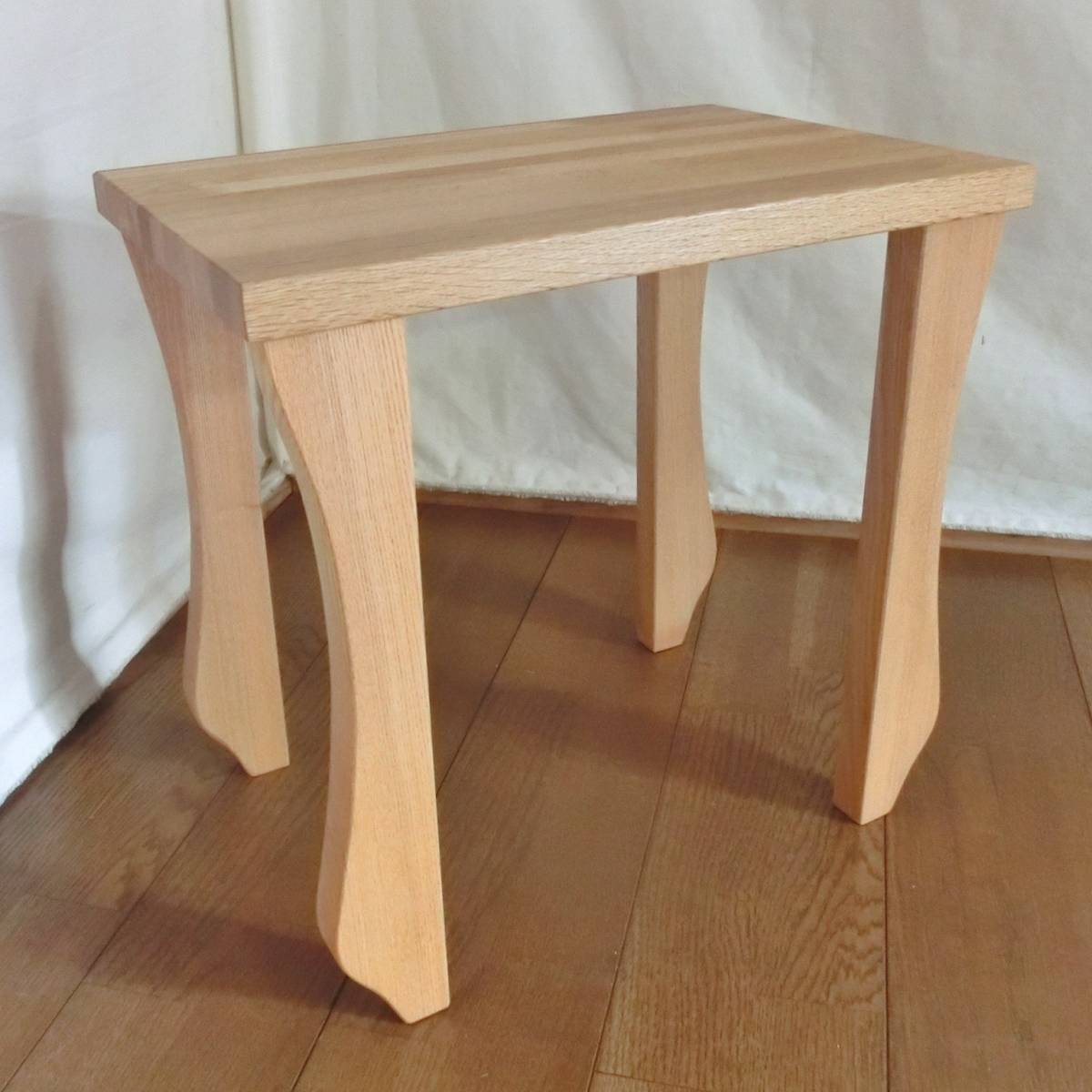 最先端 サイドテーブル 未使用 新品 木製 デザイン バレリーナ