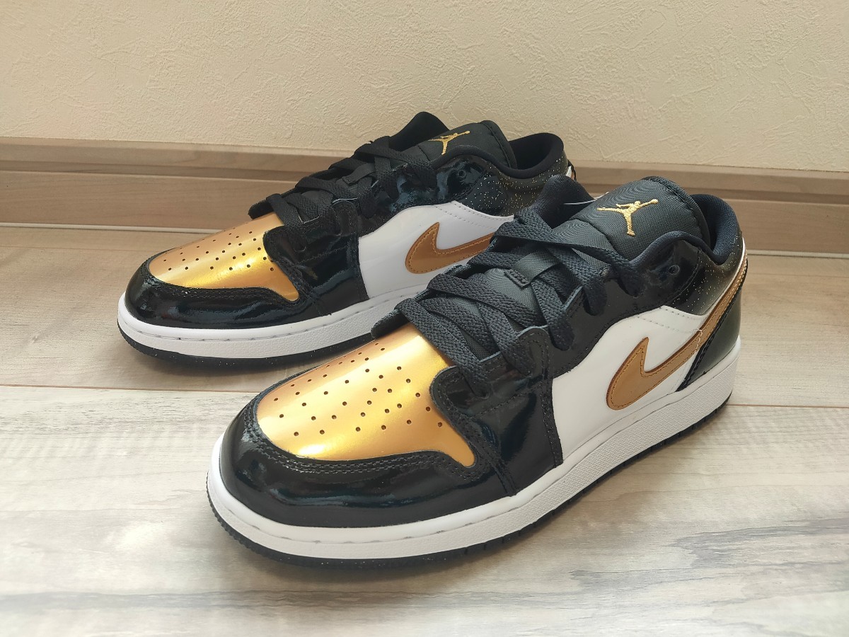 24.5cm 新品 NIKE AIR JORDAN 1 LOW SE GS ナイキ エアジョーダン 1 ロー エア ジョーダン ローカット パテント エナメル 黒 金 ゴールド_画像1