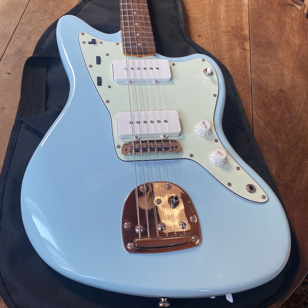レア?! 人気カラーモデル☆Squier by fender ストラトキャスター