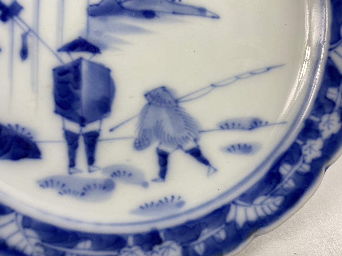 【朝】幕末明治期 古伊万里 皿 染付 藍 役人と釣り人図 珍しい図柄 時代美品 径16cm_画像4