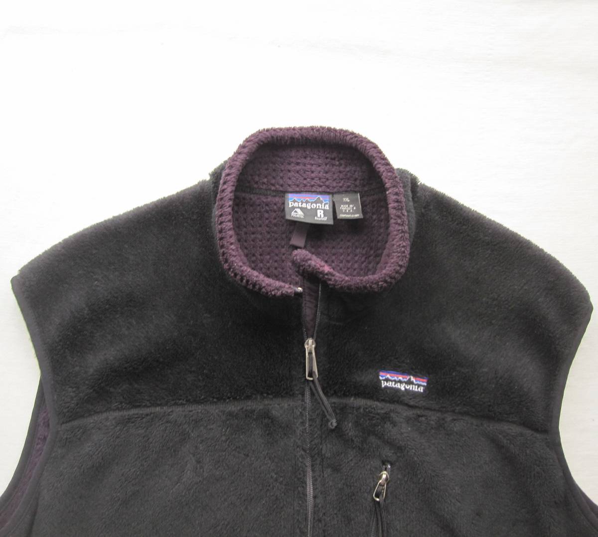 01 パタゴニア R4 ベスト (XXL) 刺繍タグ USA製 黒×紫 01 パタゴニア R4 ベスト (XXL) 刺繍タグ USA製 黒×紫