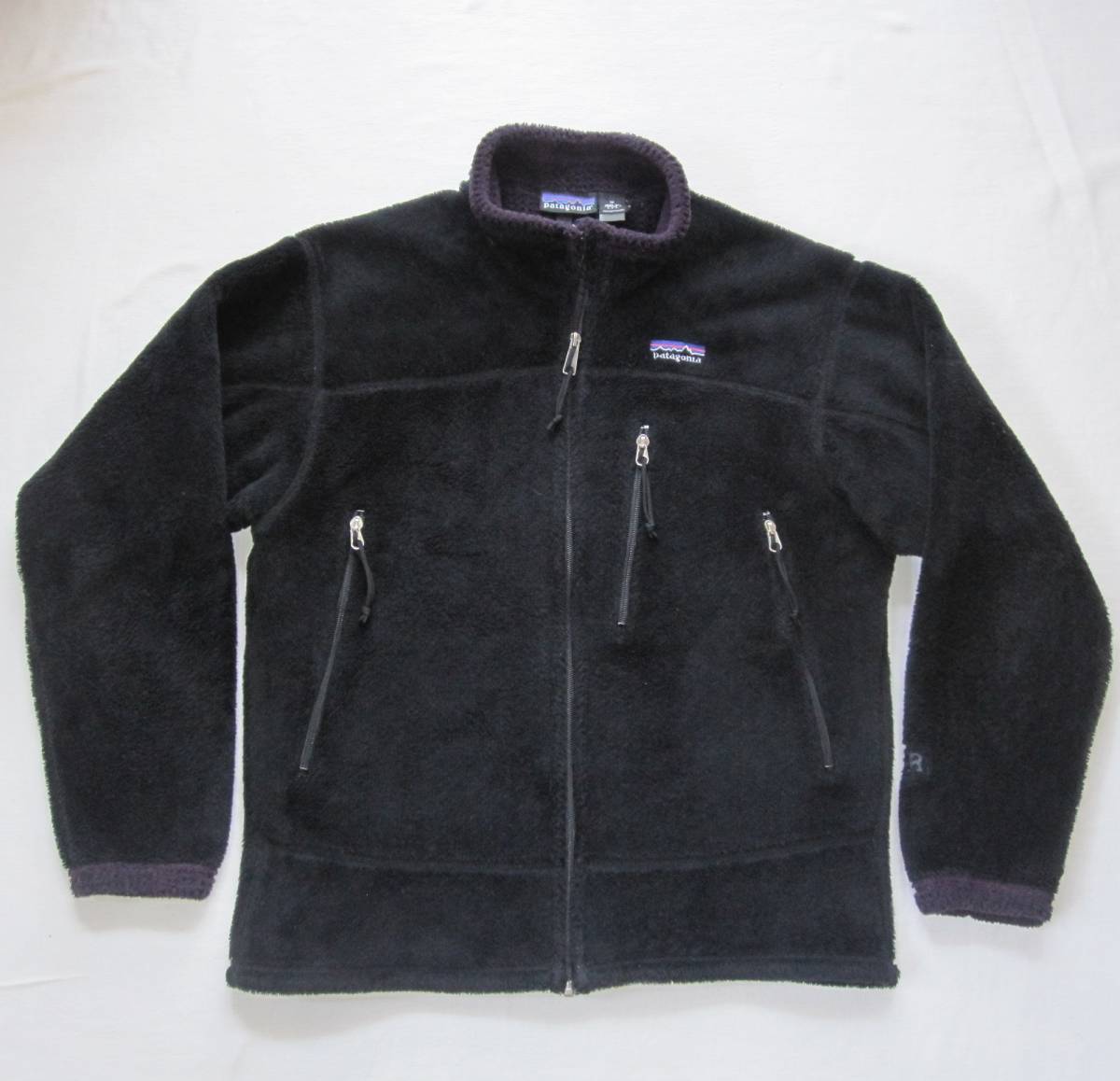 100％品質 / 刺繍タグ / 黒×紫 (M) ジャケット R4 パタゴニア '02