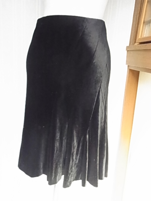 お値下げ　INED イネド 黒　ブラック　胸元のビジューが美しく輝くデザイン　ノースリーブ　ツーピース　サイズ9号　美品　_画像7