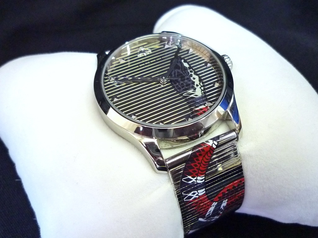 ブランド品 新品未使用 GUCCI 腕時計 YA1264076 タイムレス スネーク