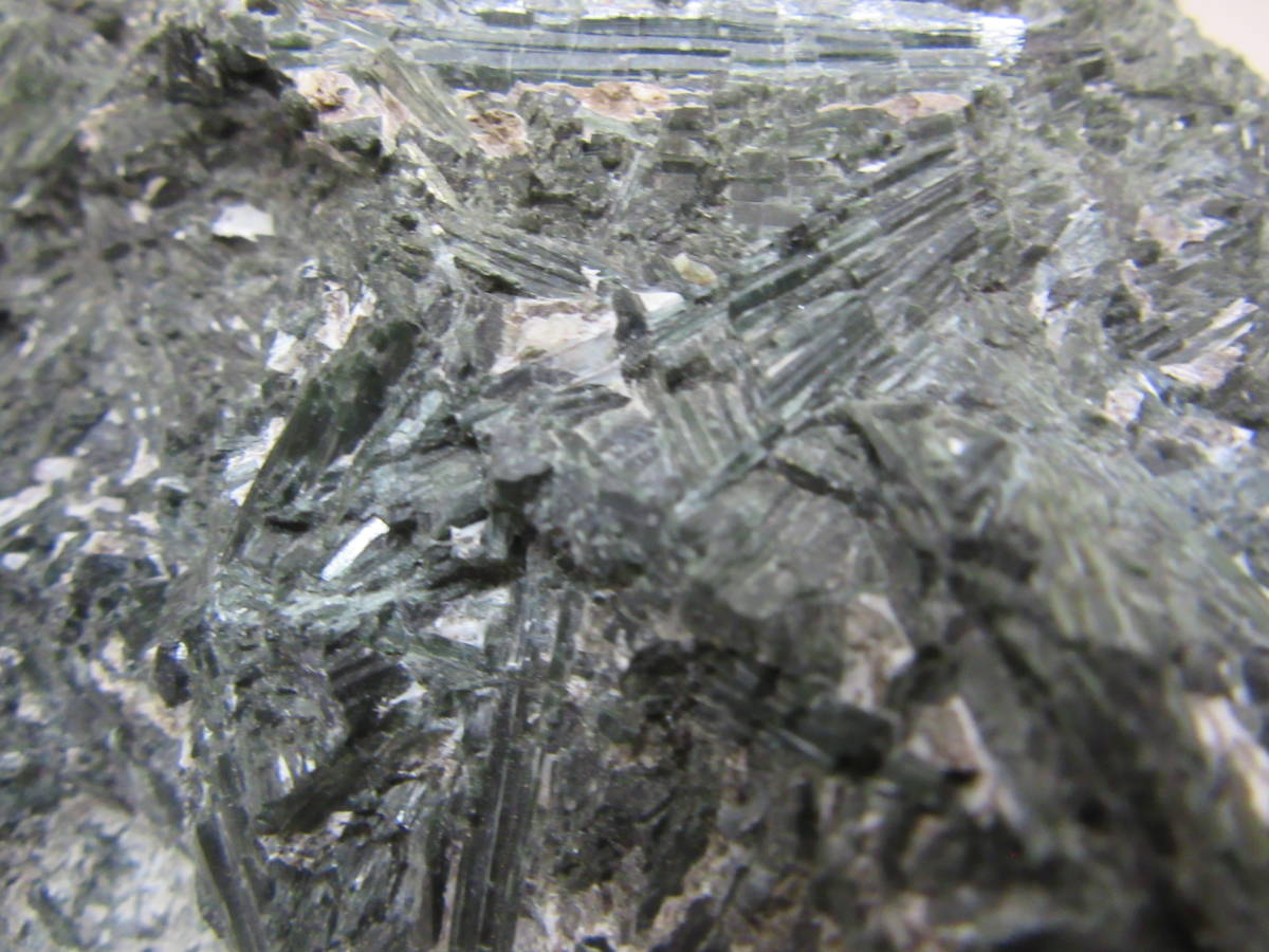 Ｋ　国産鉱物　自然石　観賞石　鉱物　木製台座付き　16.5cmx10cmx10cm_画像4