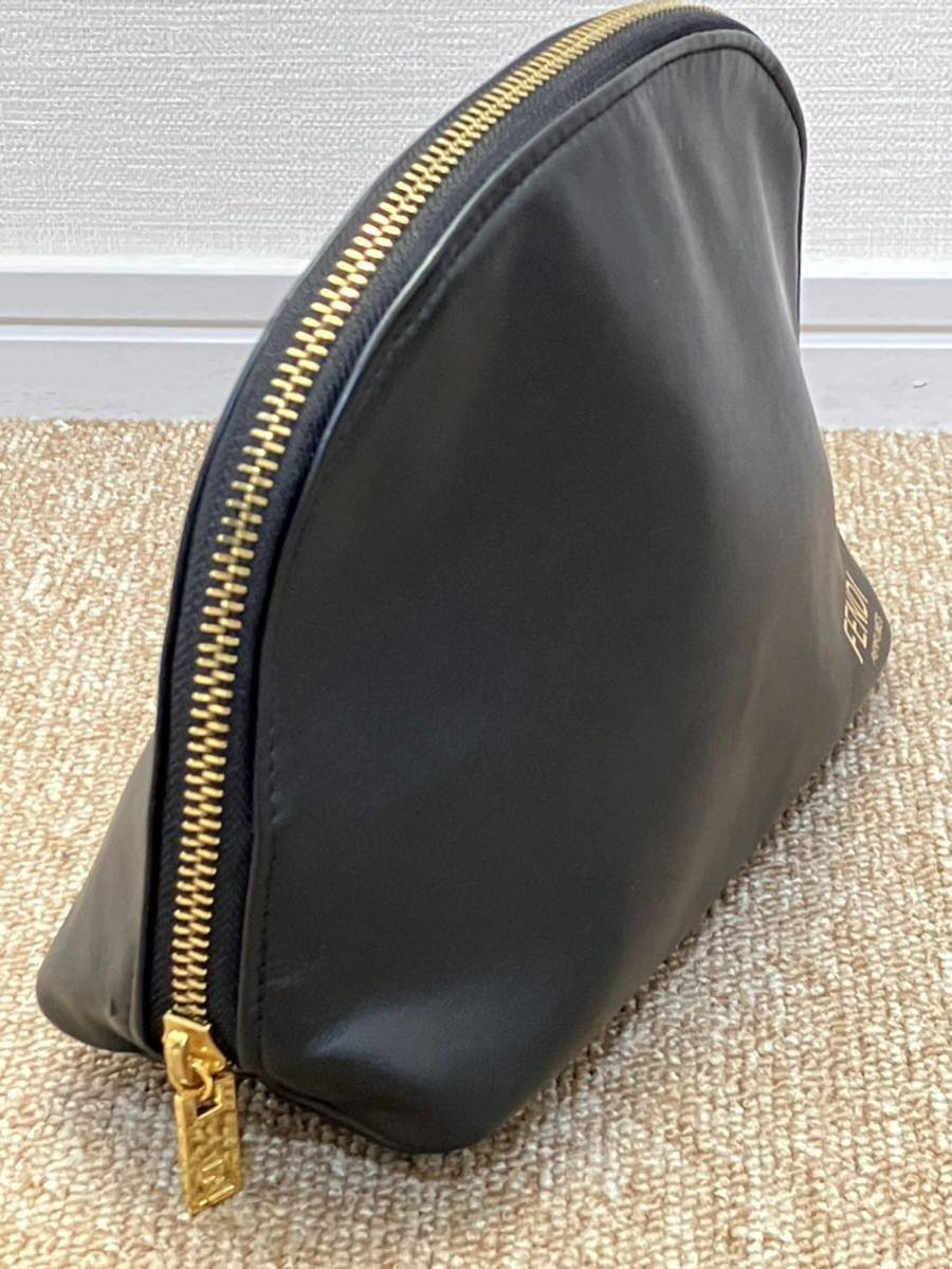 G122☆送料無料☆美品/未使用品 FENDI/フェンディ 化粧ポーチ 懸賞品 新品 黒色 ブラック_画像3