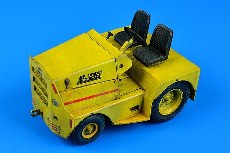 エアロボーナス 320060 1/32 UNITED TRACTOR GC-340/SM340 tow tractor (dual mounting)(汎用)