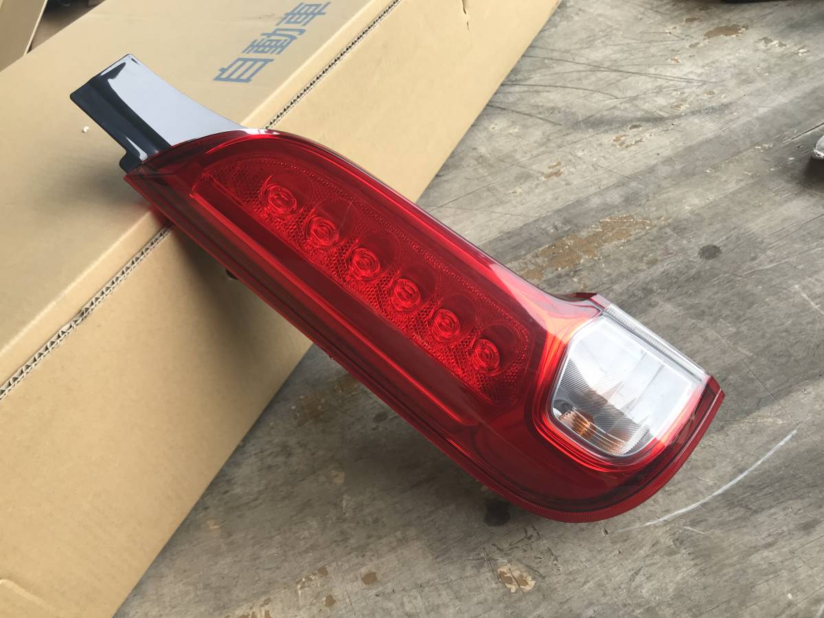 美品スペーシア MK32S 純正 左テールランプ LED KOITO 220-59294の画像7