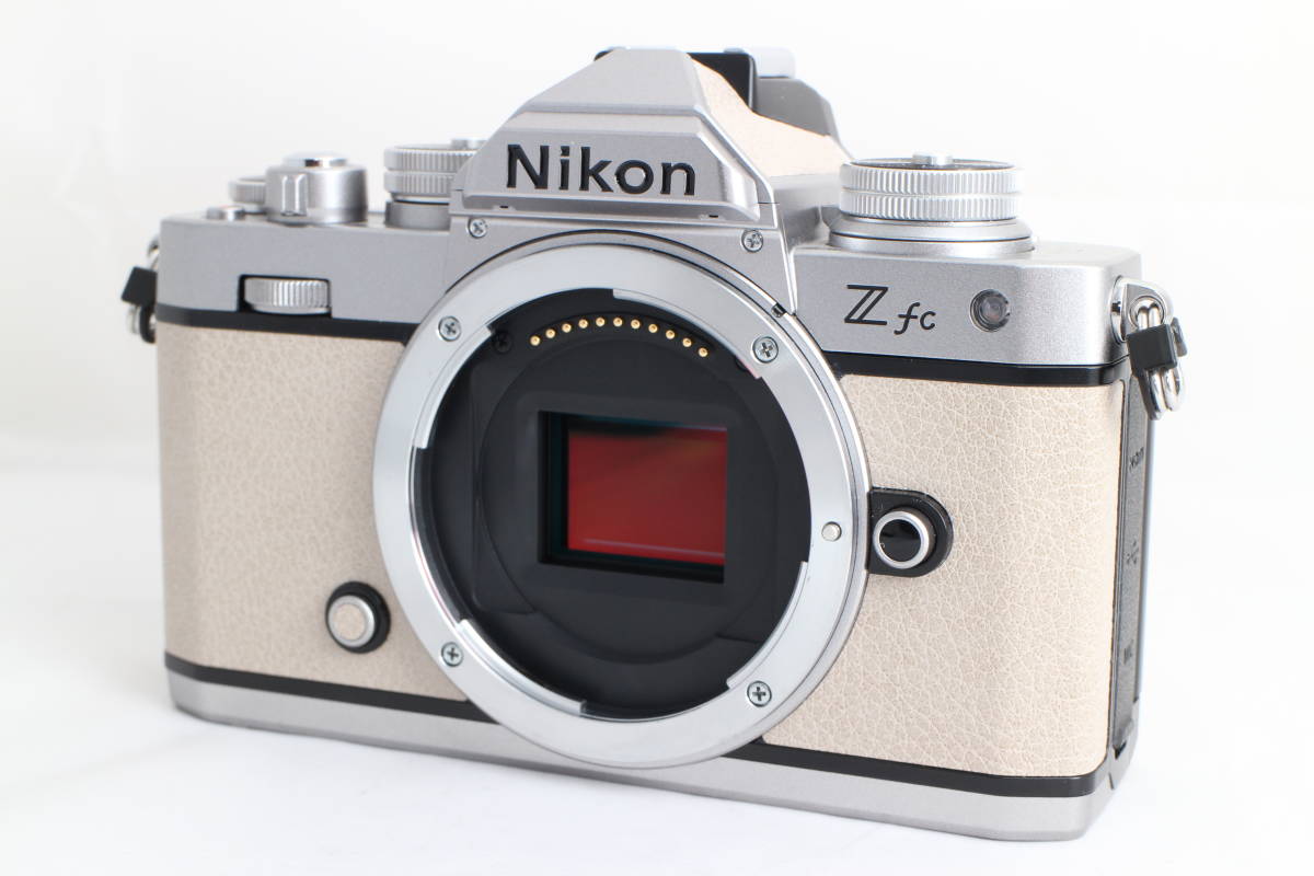 ☆新品級・ショット数2684☆ Nikon ミラーレス一眼カメラ Z fc ボディ シルバー サンドベージュ エクステリア張替 ニコン #1076 