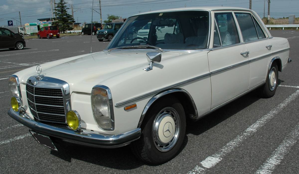 Yahoo!オークション - 旧車メルセデスベンツ W114 縦目 S49年式 Yahoo!オークション - 旧車メルセデスベンツ W114 縦目 S49年式