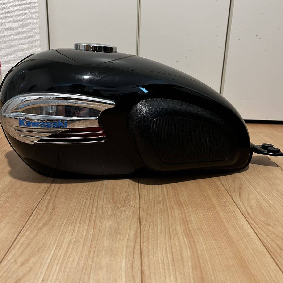 W650 W400 純正タンク ブラック ライン付き 送料無料|Yahoo W650 W400 純正タンク ブラック ライン付き 送料無料|Yahoo
