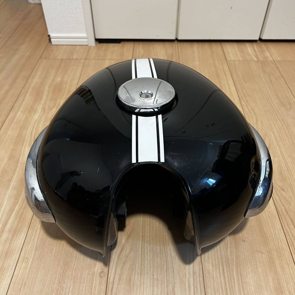 W650 W400 純正タンク ブラック ライン付き 送料無料|Yahoo W650 W400 純正タンク ブラック ライン付き 送料無料|Yahoo