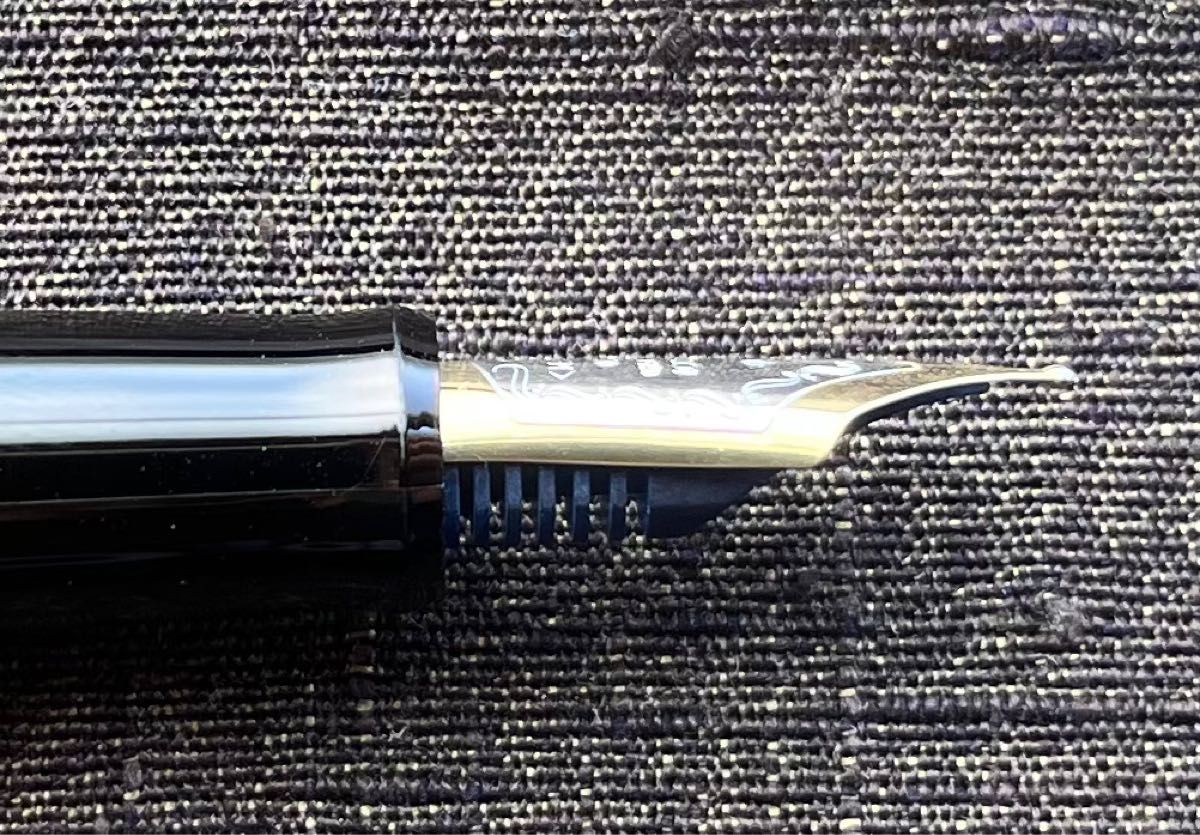 生産終了品】PILOT パイロット カスタム745 ゴールドストライプ 生産終了品】PILOT パイロット カスタム745 ゴールドストライプ